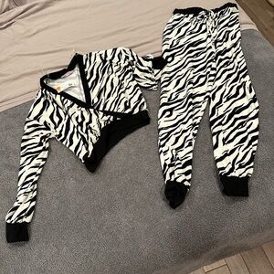 Source Unknown Zebra Print Set - Black and White